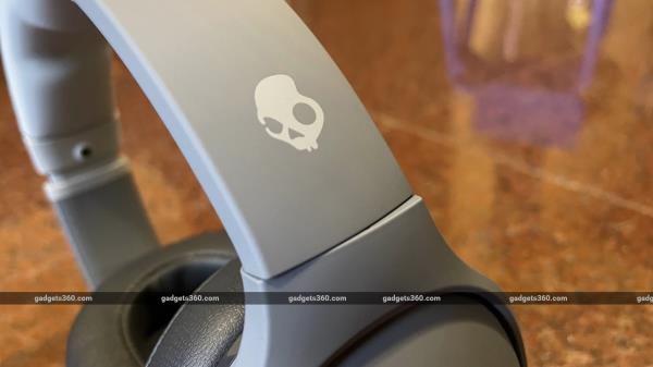 skullcandy crusher evo review logo Skullcandy