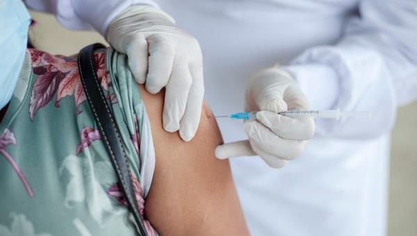 I have Herpes zoster, how long should I wait to get vaccinated against Covid?