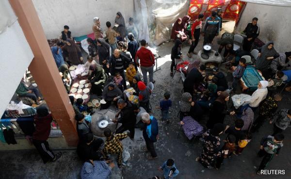 Israel Accused Of 'Forcing' Palestinians Into Egypt: UN Agency Chief