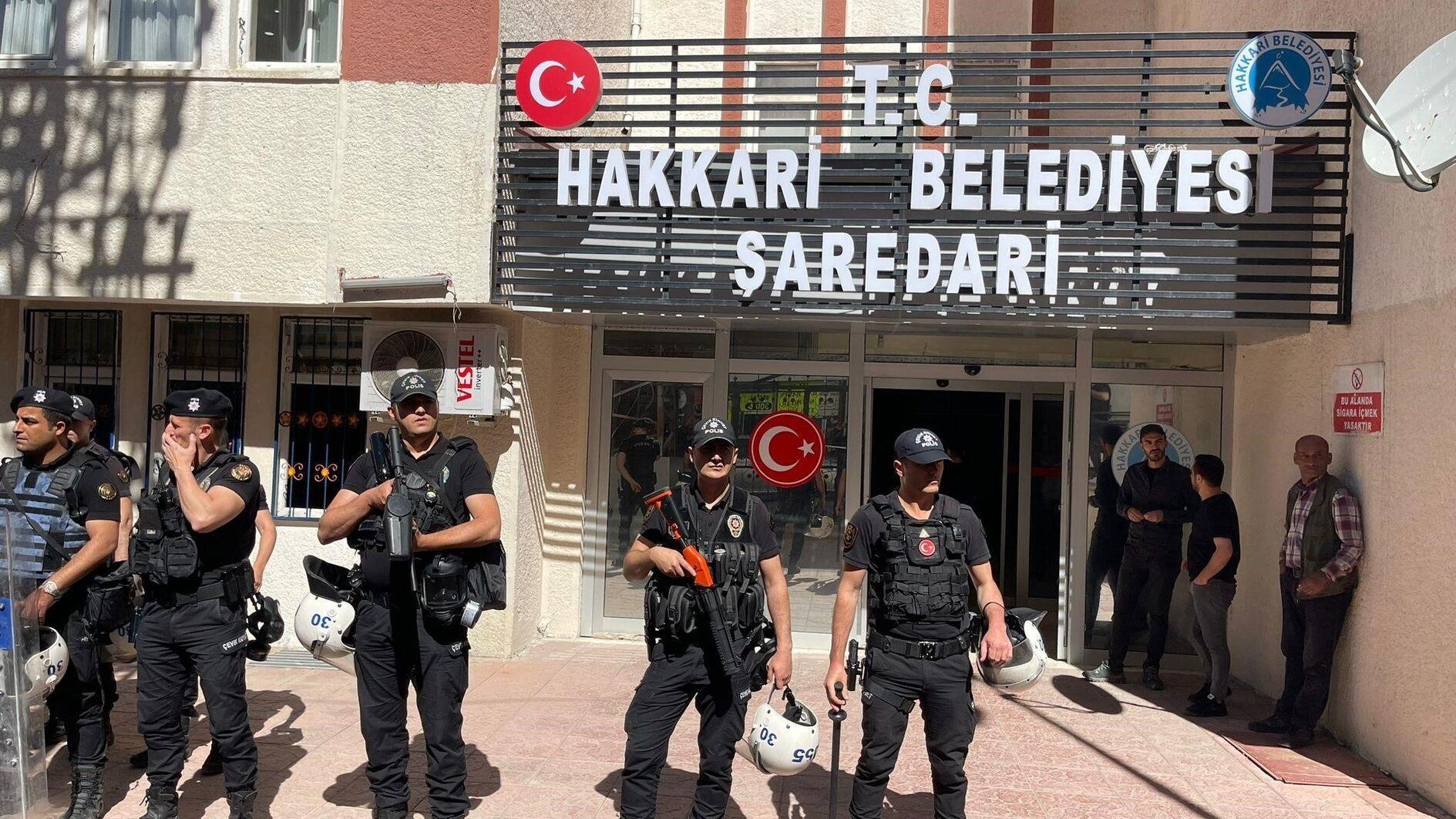 Hakkari mayor suspended after detention over alleged terror ties