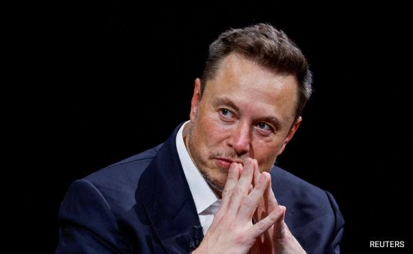 Elon Musk Pursued Women Working At SpaceX For Sex: Report