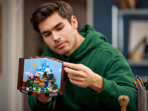 Image for article titled Lego's First Adult-Focused Minecraft Set Is a Very Stylish Cube