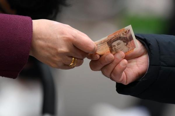 Sterling on track for best week of year against ailing euro
