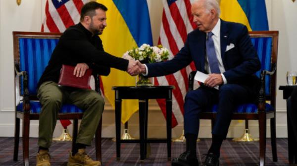 US President Joe Biden shakes hands with Ukrainian President Volodymyr Zelenskiy in Paris, France, 7 June 2024. Photo: REUTERS