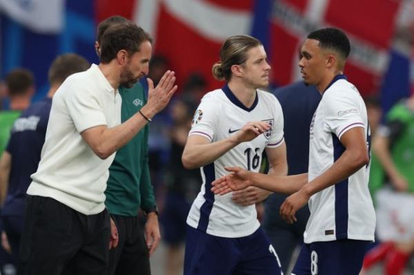 Trent Alexander-Arnold is subbed off for England at Euro 2024
