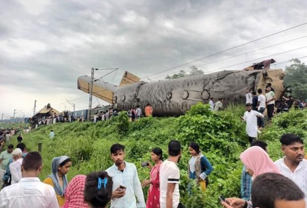 Seven killed as Indian passenger and goods trains collide