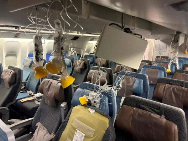 Singapore Airlines offers $10,000 to passengers hurt by turbulence