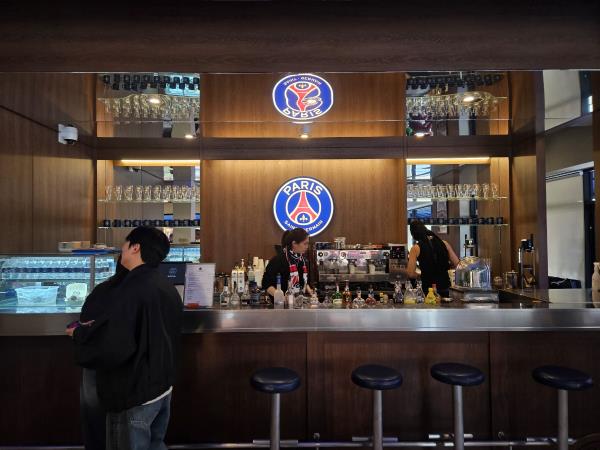 Paris Saint-Germain's docu<em></em>ments and candies are sold at the PSG flagship store in Seoul. (Park Yuna/The Korea Herald)
