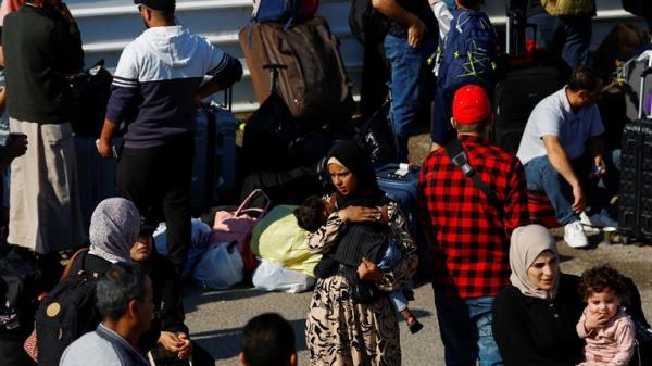 Palestinians with dual citizenship gather outside Rafah border crossing with Egypt in the hope of getting permission to leave Gaza, amid the o<em></em>ngoing Israeli-Palestinian conflict, in Rafah  
