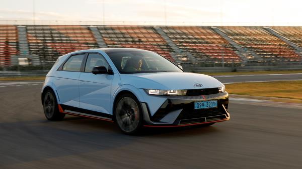 2025 Hyundai Io<em></em>niq 5 N action front three quarter