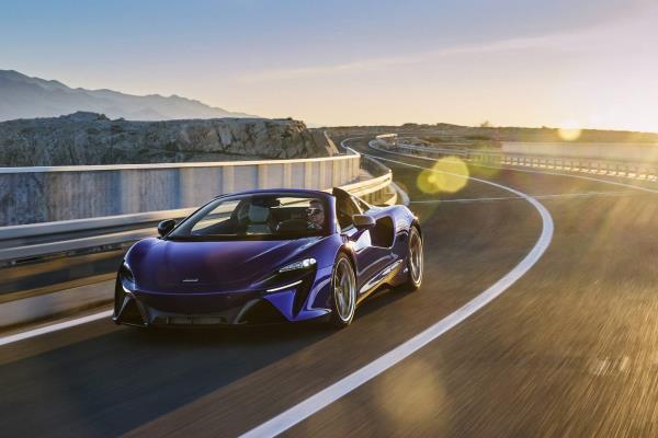 2025 McLaren Artura Spider. McLaren