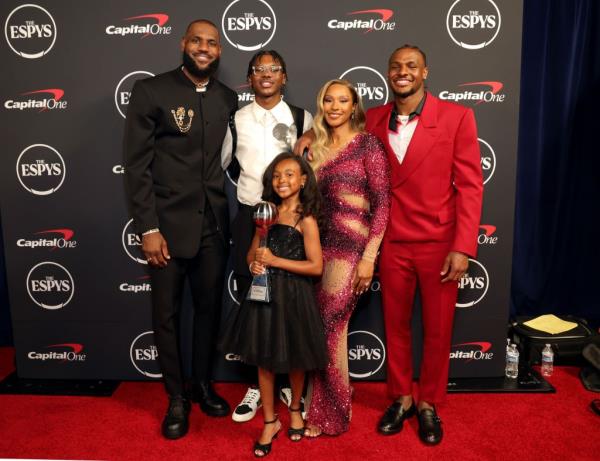 LeBron James, Bryce James, Zhuri James, Savannah James and Bro<em></em>nny James at The 2023 ESPYS held at Dolby Theatre on July 12, 2023 in Los Angeles, California.</p>

<p>　　