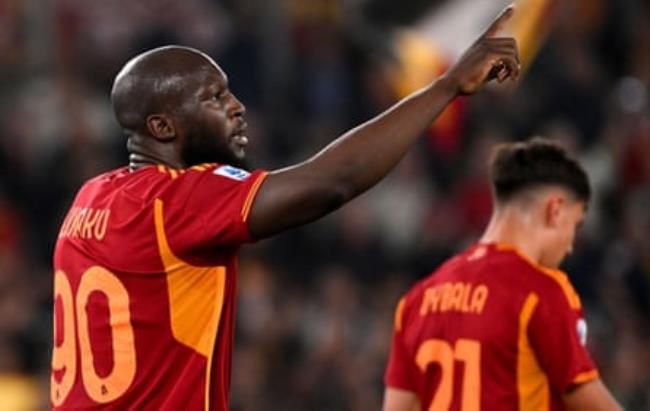 Romelu Lukaku celebrates after scoring in Roma’s 1-1 draw with Juventus