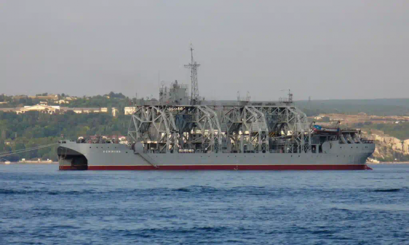 Ukraine strikes Russia's Kommuna Submarine Rescue Ship with Neptune missiles
