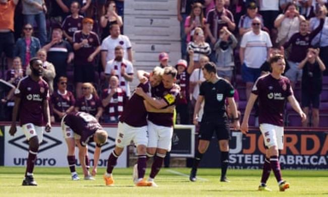 Hearts’ Kyosuke Tagawa celebrates with Lawrence Shankland