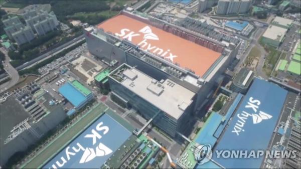 This image from Yo<em></em>nhap News TV shows SK hynix Inc.'s factory in Icheon, Gyeo<em></em>nggi Province. (PHOTO NOT FOR SALE) (Yonhap)