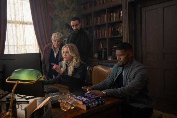 Glenn Close, Jamie Demetriou, Cameron Diaz and Jamie Foxx in Back In Action