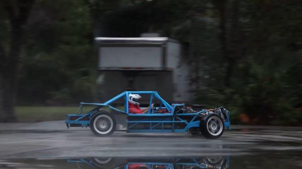 Builds photo