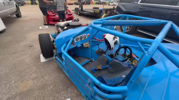 Builds photo