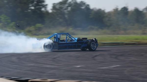 Builds photo