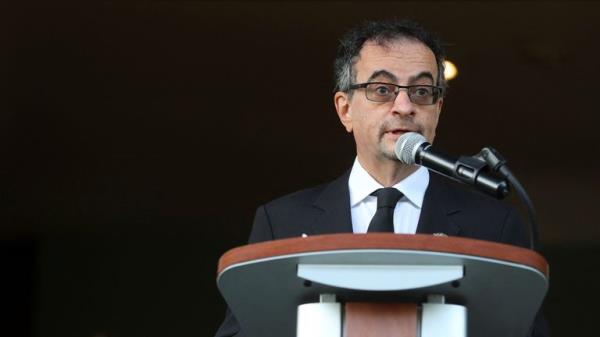 Britain Ambassador to Mexico Jon Benjamin speaks during a news co<em></em>nference following the passing of Britain's Queen Elizabeth at the British Residence in Mexico City, Mexico September 9, 2022. REUTERS/Raquel Cunha</p>

<p>　　