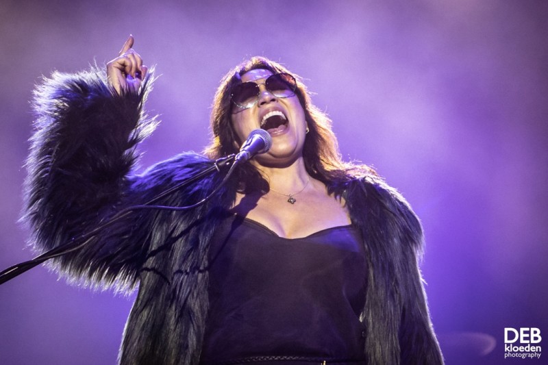 A person singing into a microphoneDes<em></em>cription automatically generated