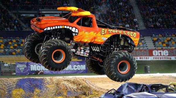 El Toro Loco jumping over a bunch of wrecks
