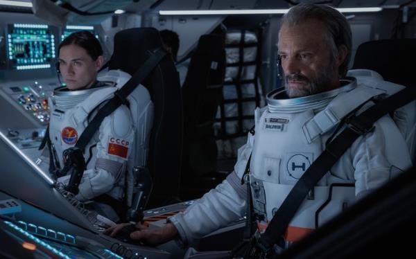 Astro<em></em>nauts on a space shuttle in “For All Mankind”