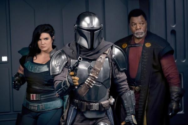 THE MANDALORIAN, from left: Gina Carano, Pedro Pascal (as The Mandalorian), Carl Weathers, (Season 2, premiered Oct. 30, 2020). photo: ?Disney+/Lucasfilm / Courtesy Everett Collection