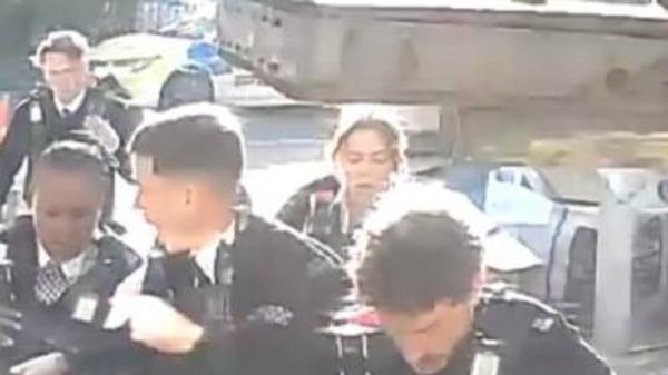 Moment Met Police taser and arrest Hainault stabbing suspect