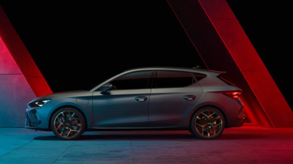 Cupra Leon (2024) side static