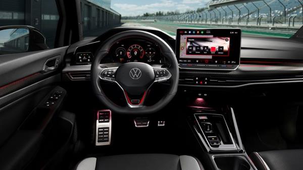 Volkswagen Golf GTI Clubsport facelift: dashboard and infotainment system, from driver's seat, black upholstery