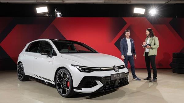 Volkswagen Golf GTI Clubsport facelift: Michael Blaul and Luke Wilkinson in the studio talking a<em></em>bout the car