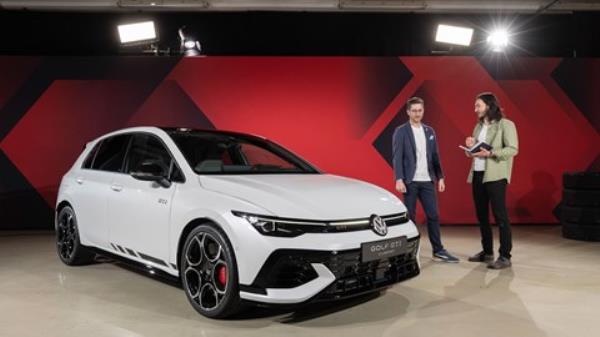 Volkswagen Golf GTI Clubsport facelift: Michael Blaul and Luke Wilkinson in the studio talking a<em></em>bout the car