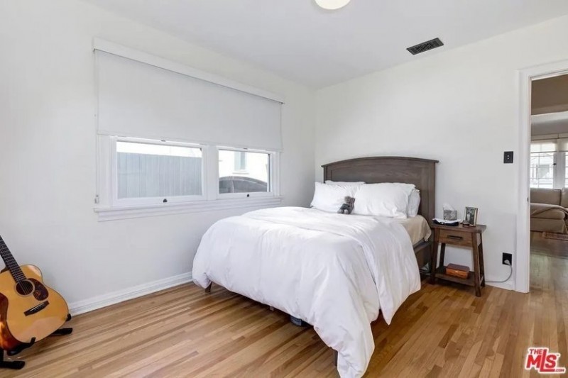 Realtor.com - Kiefer Sutherland 6