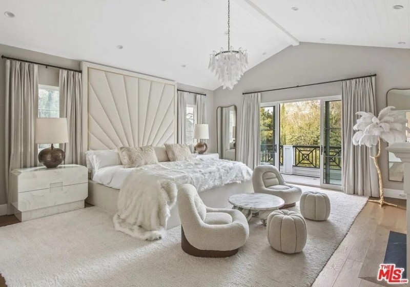 Realtor.com - Winnie Harlow 4
