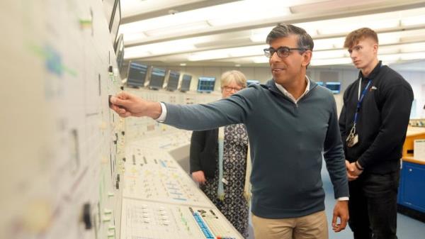 Rishi Sunak in the Training Co<em></em>ntrol Room during a visit to Sizewell in Suffolk.</p>

<p>　　Pic: PA