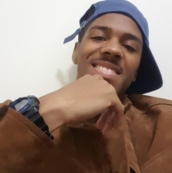 Caurey Rollins wearing a hat