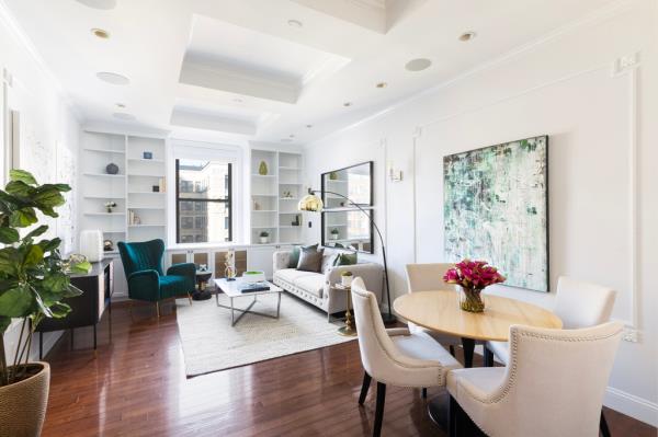 The quaint spread has wooden floors and 10-foot ceilings. 