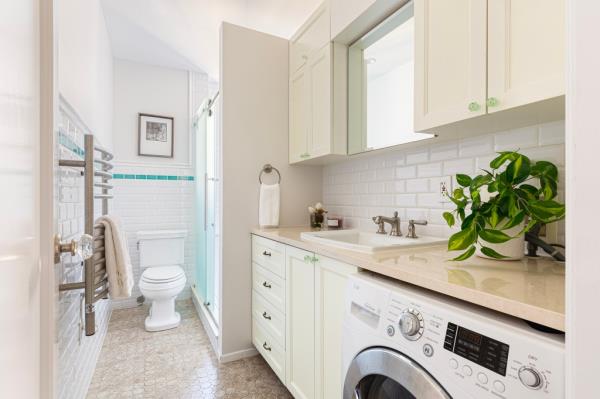 There's a washer-dryer.