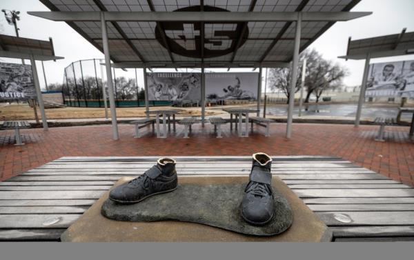 The statue was cut from its ba<em></em>se in January, leaving o<em></em>nly the statue's feet behind. 