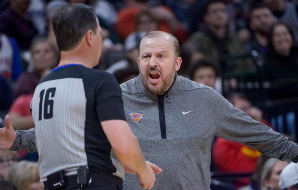 Tom Thibodeau argues with officials during the Knicks' 122-117 loss to the Kings.