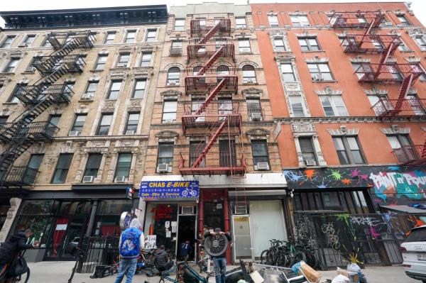 Overview exterior of 139 Eldridge St., mhtn.</p>

<p>　　Kathryn Marie Gallagher, a 35 year old female lived in building, whoas death has been ruled a homicide, 8 mo<em></em>nths later.