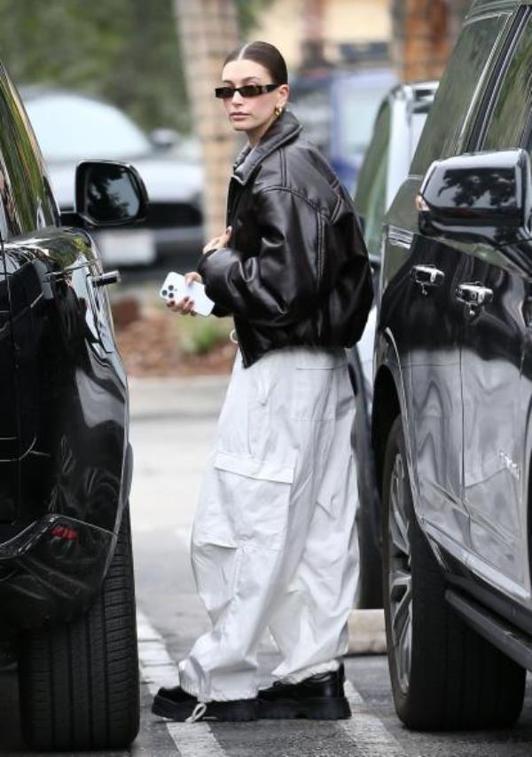 Hailey Bieber has adopted the baggy cargo pants style.