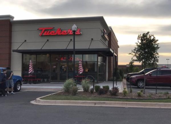 tucker's o<em></em>nion burgers