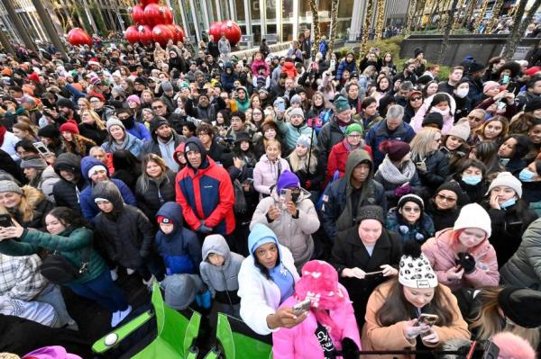 macys parade crowd
