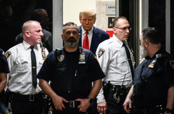 Do<em></em>nald Trump is pictured walking into court.