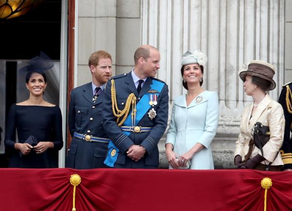 The Sussexes stepped down as senior members of the royal family in 2021.</p>

<p>　　