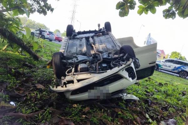 A woman died while her two-year old son was flung out from the car in a two-vehicle collision at kilometre 291.3 of the North-South Highway heading south on Monday.