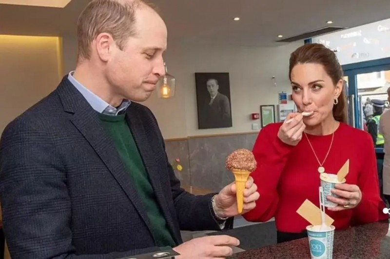 巧克力饼干做蛋糕_王室成员最喜欢的食物揭晓，从炸鱼薯条到女王最喜欢的巧克力饼干蛋糕_巧克力饼干王子